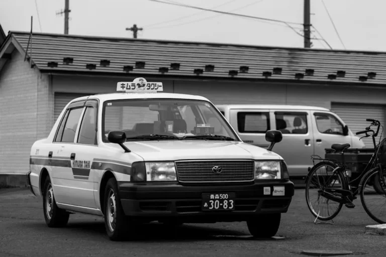 Toyota Chaser vs Toyota Land Cruiser: Which Should You Buy?